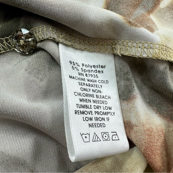 Susan Graver Floral Print Women's Top - Picture 4 of 8